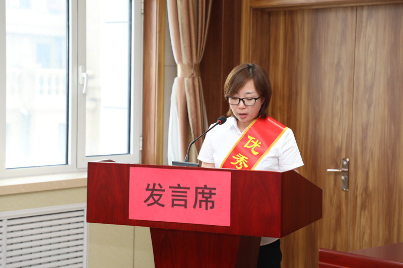 优秀共产党员代表发言.JPG