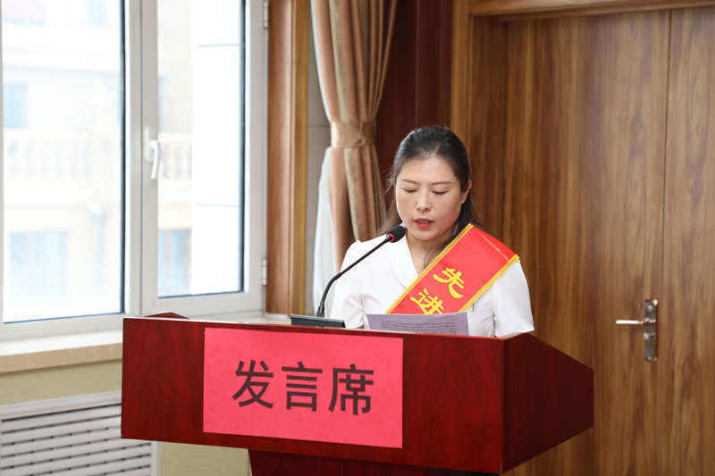 先进基层党组织代表发言.JPG
